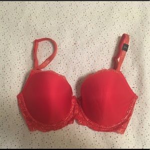 VS NWT 32DD Dream Angels red and gold lace